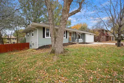 1815 Graslon Dr, Iowa City, IA 52246