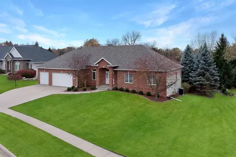 1013 Highland Park Cir, Coralville, IA 52241