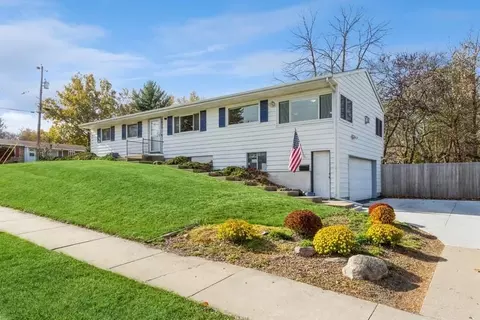 1629 Spruce St, Iowa City, IA 52240