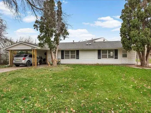 805807 20th Ave, Coralville, IA 52241