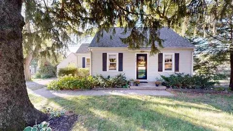 1405 W Benton St, Iowa City, IA 52246
