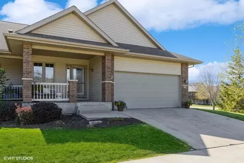 28 Broadmoor Ln, Iowa City, IA 52245