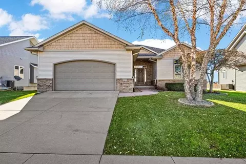 405 E Tartan Dr, North Liberty, IA 52317