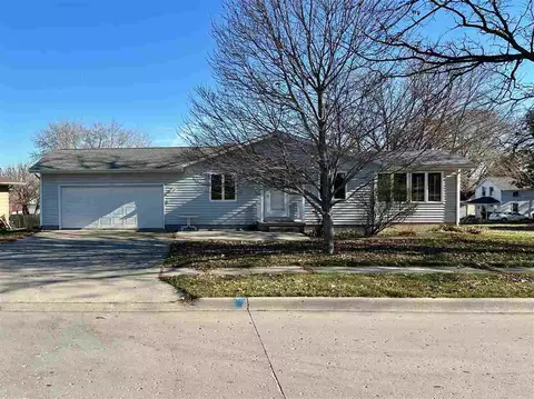 507 Franklin St, Williamsburg, IA 52361