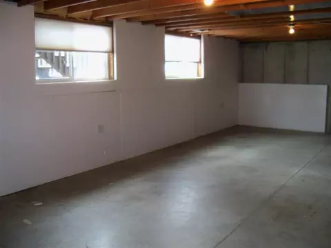 Exterior - 1845 Cominsky Ct, Ely, IA 52227 photo 7 of 8