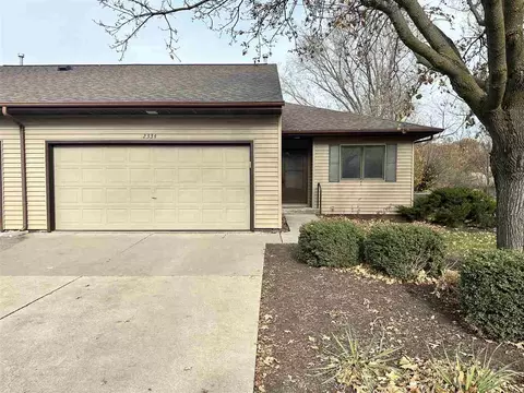 2334 Plaen View Dr, Iowa City, IA 52246