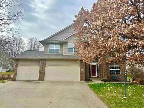 2662 Glen Hollow Ct, Coralville, IA 52241