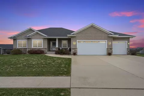 6703 Harrison Rd SW, Cedar Rapids, IA 52404