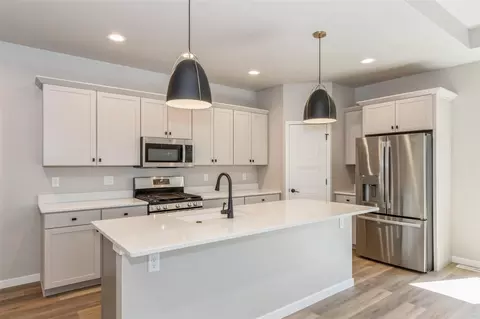 Kitchen - 1050 Switchgrass Ln, Ely, IA 52227 photo 3 of 4
