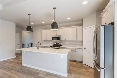 Kitchen - 1050 Switchgrass Ln, Ely, IA 52227 photo 2 of 4