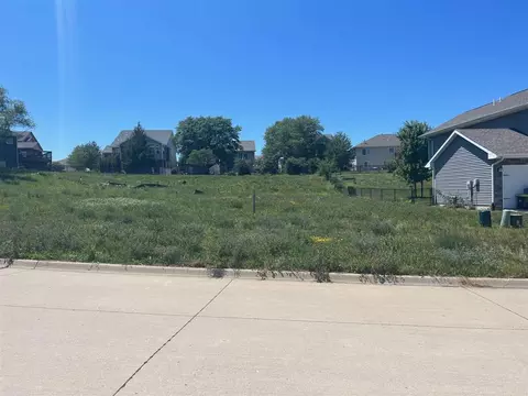 163 Chadwick Ln, Iowacity, IA 52245