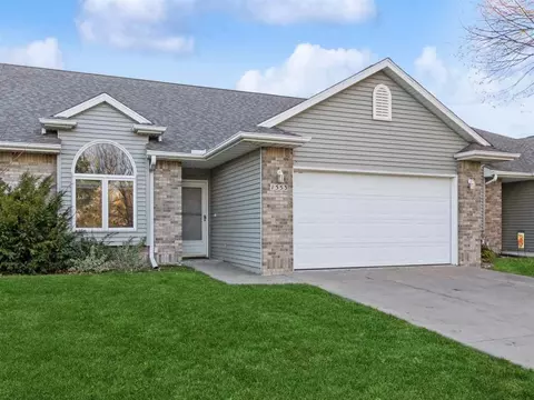 1553 Somerset Ln, Iowa City, IA 52240