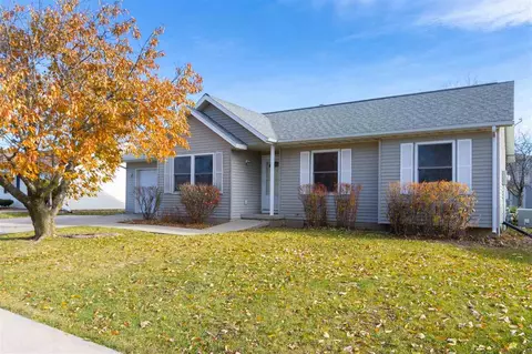 120 Elm Ridge Dr, North Liberty, IA 52317