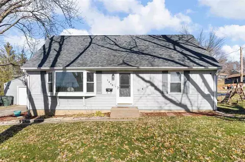 3848 Vine Ave SE, Cedar Rapids, IA 52403