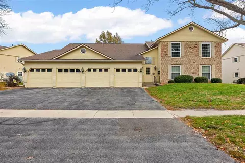 4002 Lexington Dr NE, Cedar Rapids, IA 52402