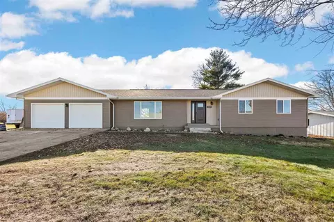 1539 Rainbow Dr, Belle Plaine, IA 52208