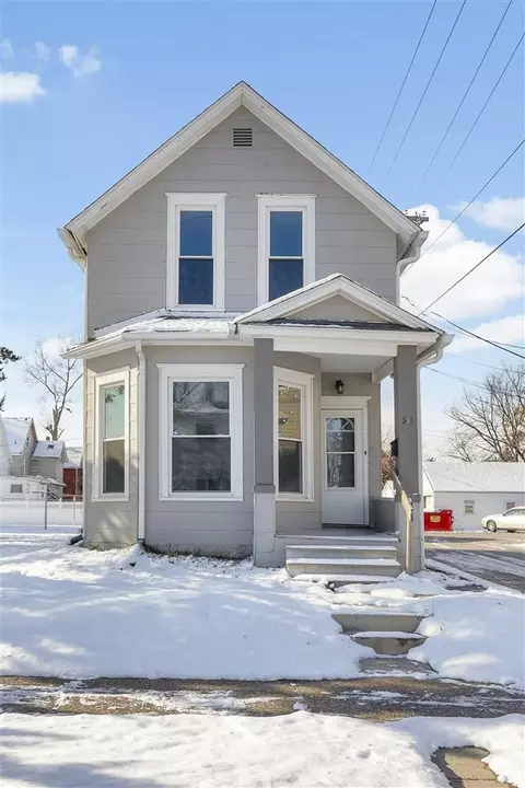 511 16th St NE, Cedar Rapids, IA 52402 photo 2