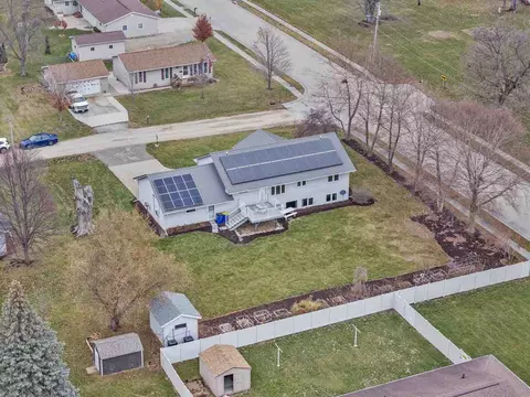 405 E 14th St, Washington, IA 52353