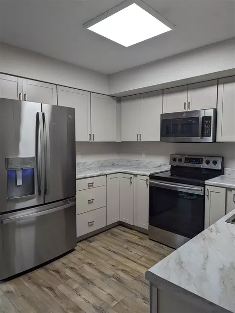 232 Westside Dr, Iowa City, IA 52246