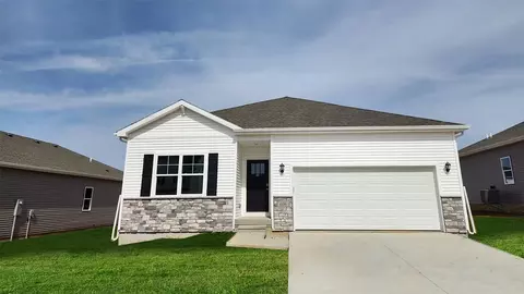 606 E Goldfinch Dr, Tiffin, IA 52340
