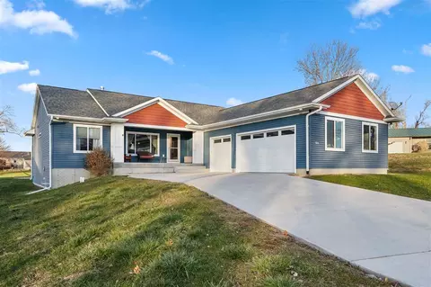 2610 Worthington Dr SW, Cedar Rapids, IA 52404