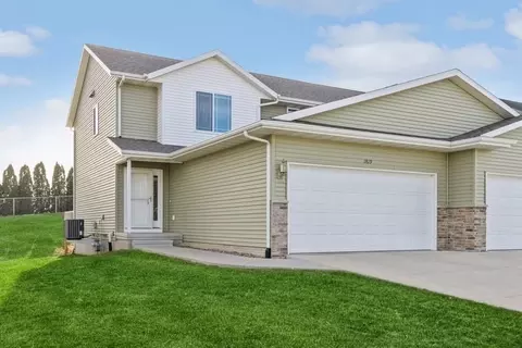 1819 Rosehill Dr SW, Cedar Rapids, IA 52404