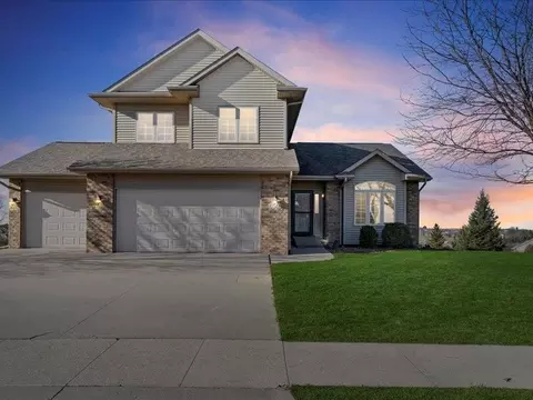 1725 Silver Maple Trl, North Liberty, IA 52317