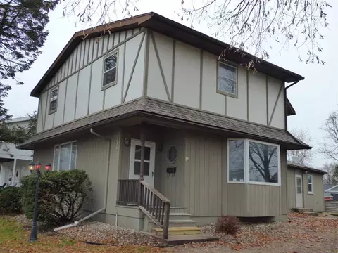 936 S Iowa Ave, Washington, IA 52353