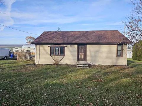 210 E Commercial St, Lone Tree, IA 52755