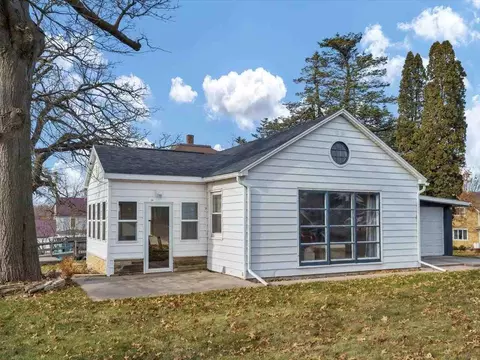 100 S Linden Ave, Garrison, IA 52229