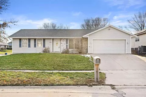 3799 Willowood Ave, Marion, IA 52302