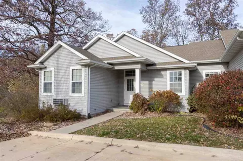 425 27th Ave #3, Amana, IA 52203