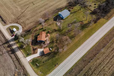 4394 Comp Rd, Palo, IA 52324