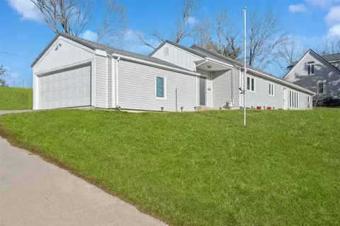Exterior - 4512 NW E Ave, Cedarrapids, IA 52405 photo 5 of 8