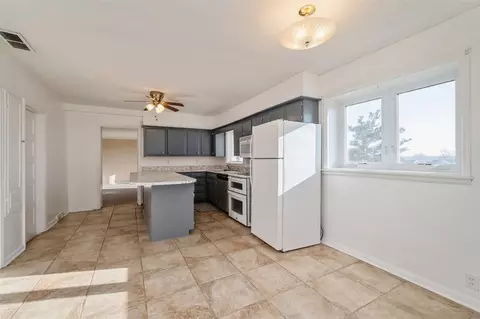 Kitchen - 4512 NW E Ave, Cedarrapids, IA 52405 photo 1 of 4