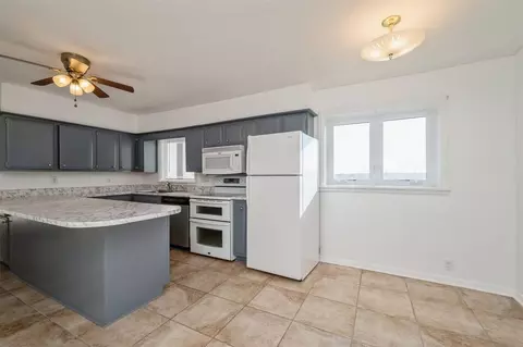 Kitchen - 4512 NW E Ave, Cedarrapids, IA 52405 photo 3 of 4