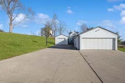 Exterior - 4512 NW E Ave, Cedarrapids, IA 52405 photo 7 of 8