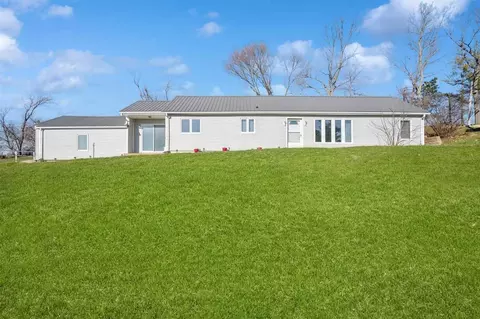 Exterior - 4512 NW E Ave, Cedarrapids, IA 52405 photo 3 of 8