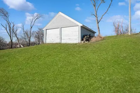 Exterior - 4512 NW E Ave, Cedarrapids, IA 52405 photo 8 of 8