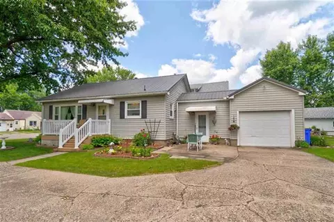 734 S 4th Ave, Washington, IA 52353