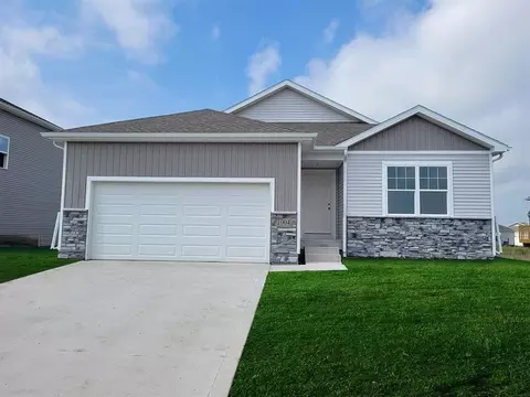 911 Juneberry Dr, Palo, IA 52324