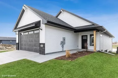 767 Clover Hill Dr, North Liberty, IA 52317