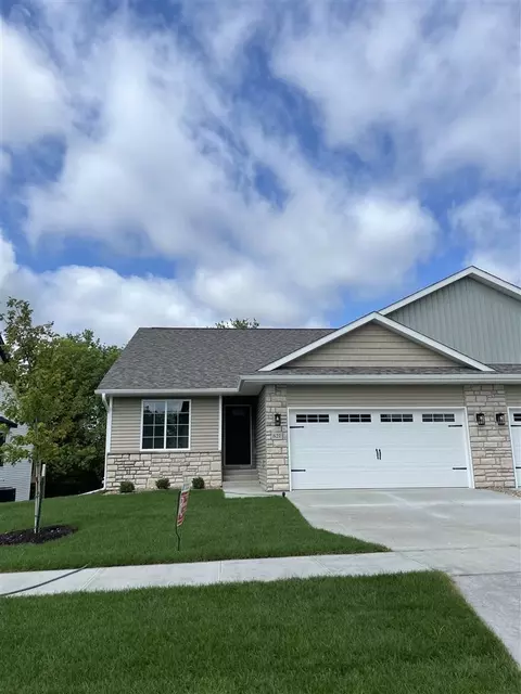 621 Hillside Dr, Tiffin, IA 52340