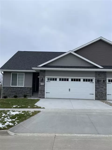 623 Hillside Dr, Tiffin, IA 52340