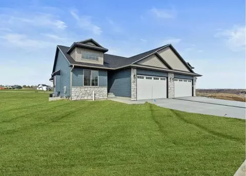 615 Hillside Dr, Tiffin, IA 52340