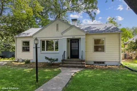 258 Black Springs Cir, Iowa City, IA 52246