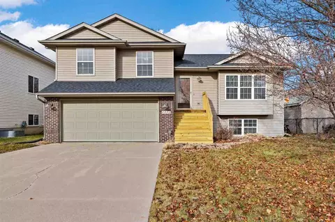 1332 Ozark Rdg, Coralville, IA 52241