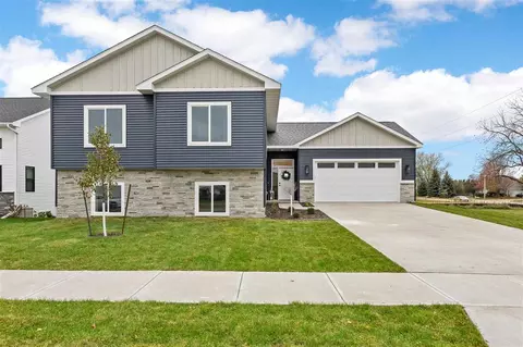 1713 Sherman Dr, Iowa City, IA 52240