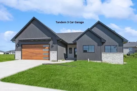1220 Osage Ln, North Liberty, IA 52317