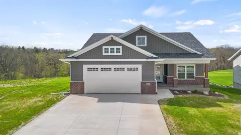 305 Vista Ridge Dr, Kalona, IA 52247